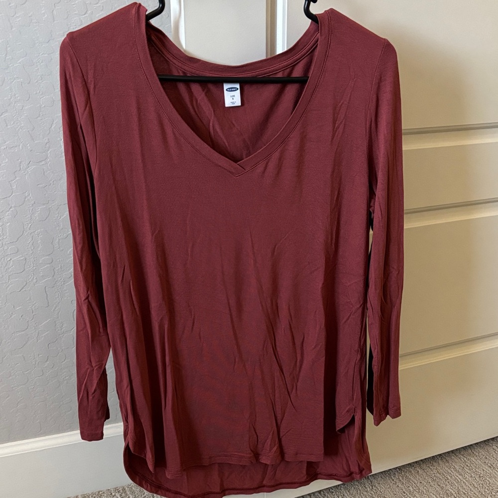 NWOT 🆕 Old Navy Women's Long Sleeve V-Neck Top - dark rose